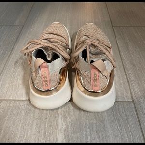 EUC Adidas Ultimamotion Sneakers Women's 7 1/2